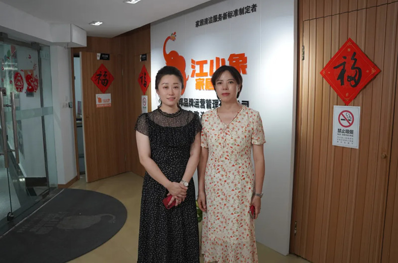 熱烈歡迎江漢區(qū)婦聯(lián)黨組成員、副主席李梅蒞臨我司指導(dǎo)工作