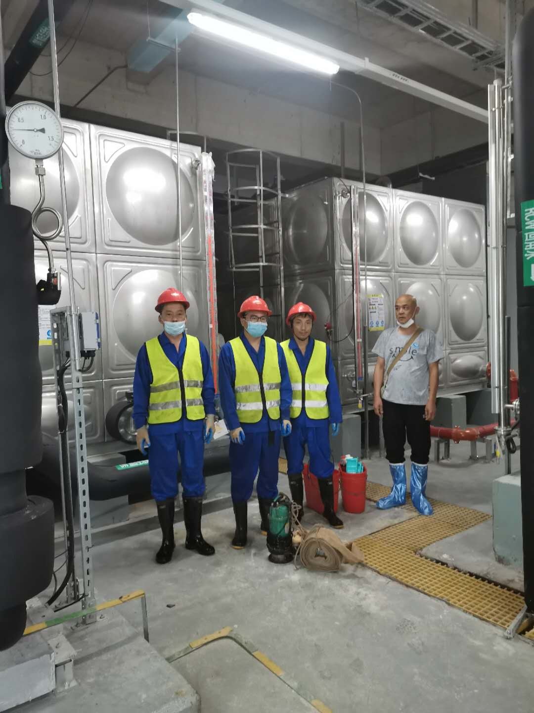 夏季來臨，水箱清洗正當(dāng)時。預(yù)約火爆進行中......